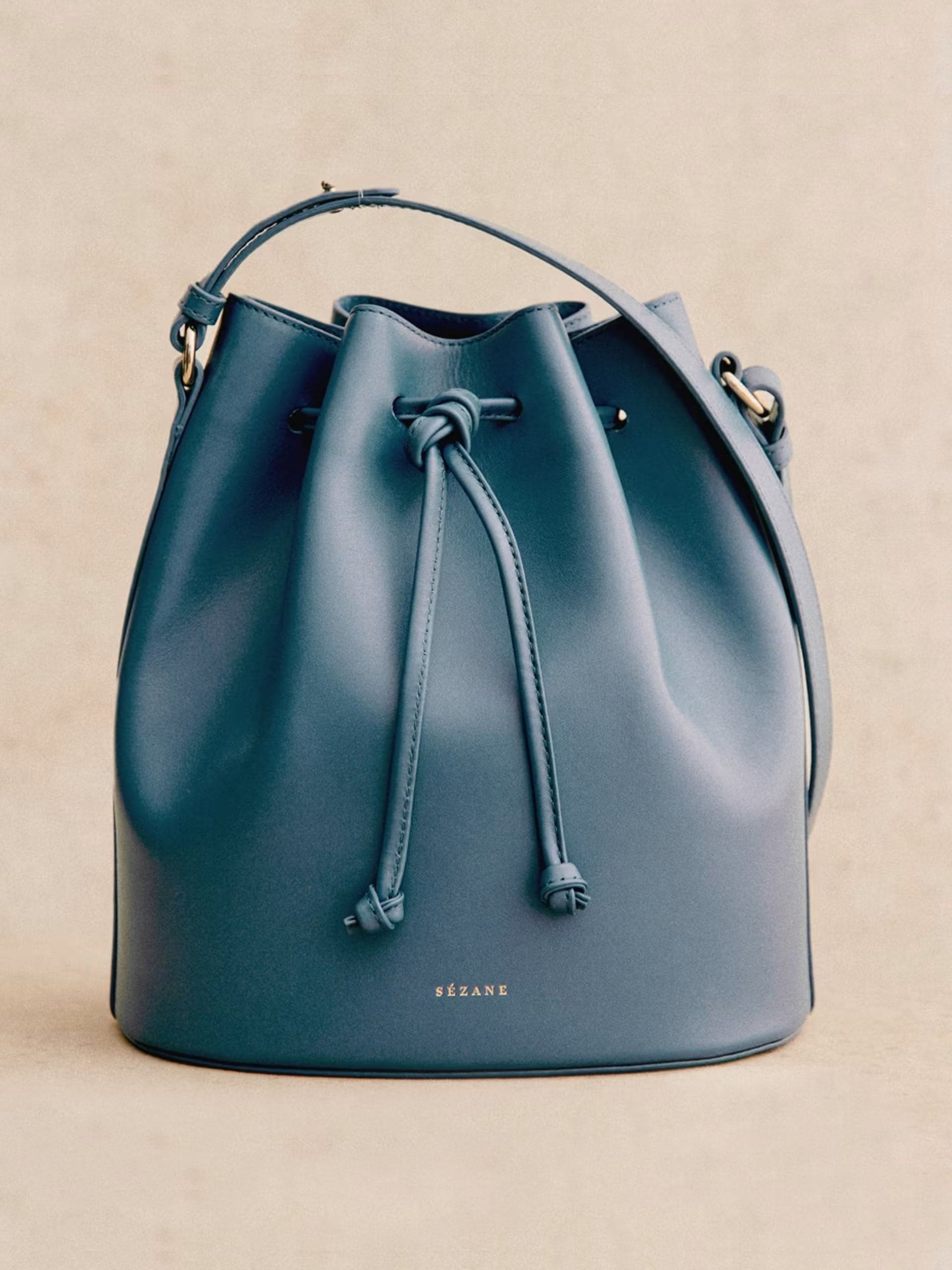 Farrow bucket bag