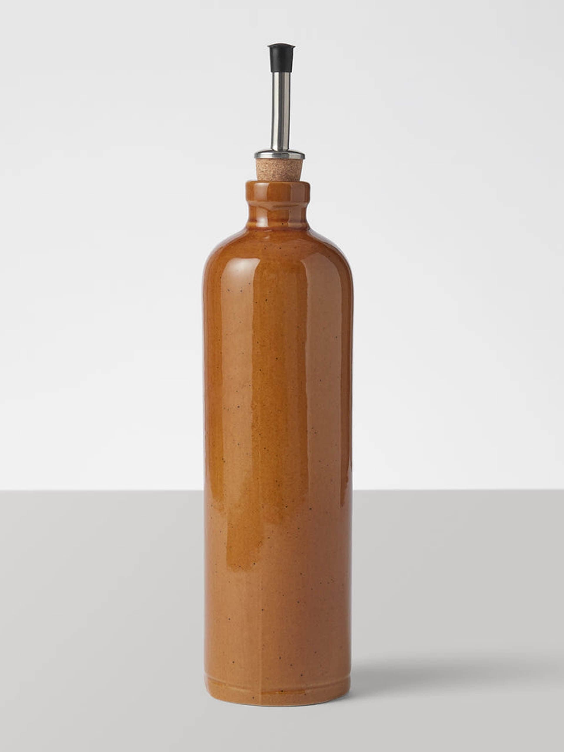 Ceramic oil pourer