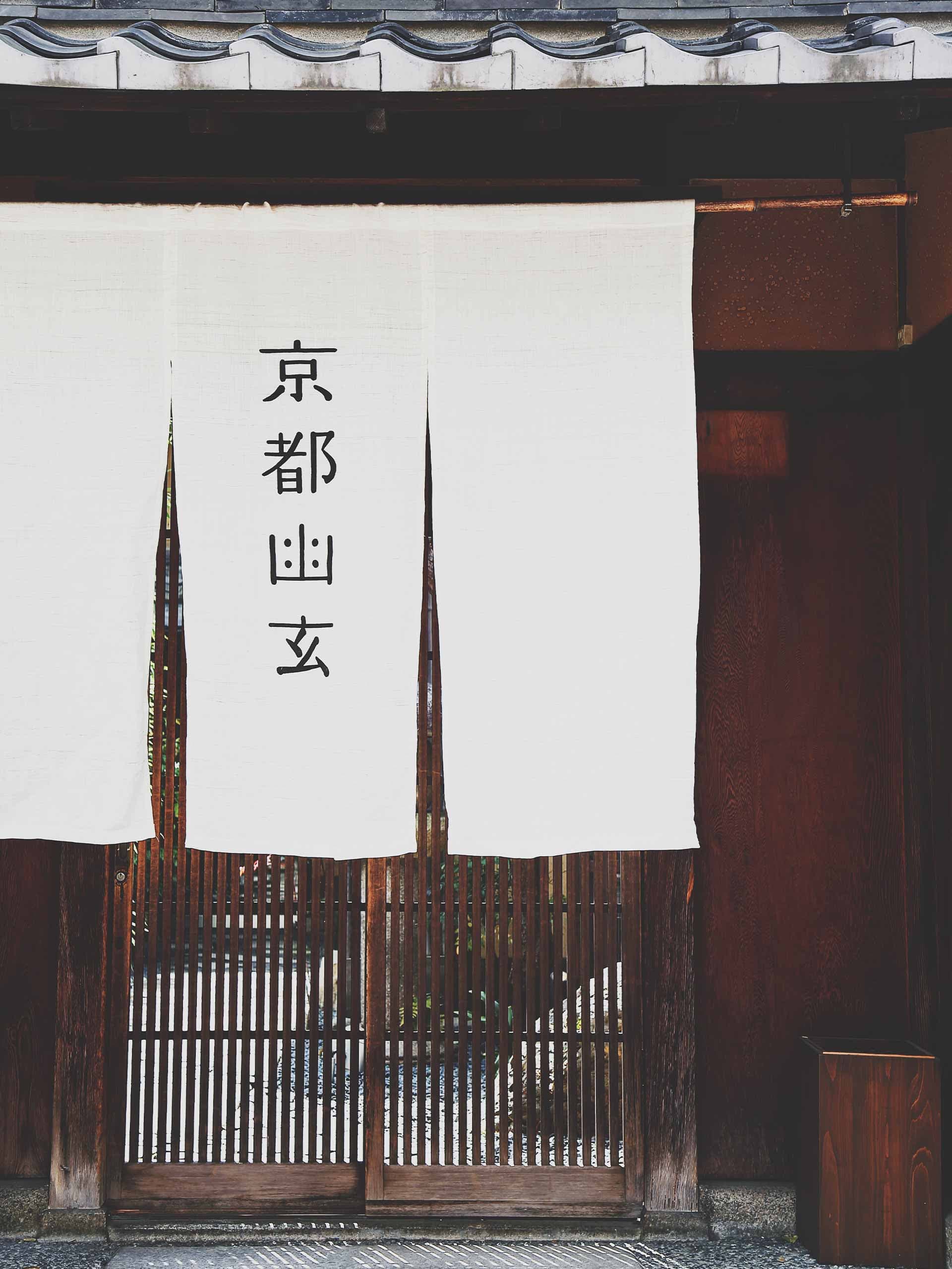 japan-holding-bruce-tang-unsplash