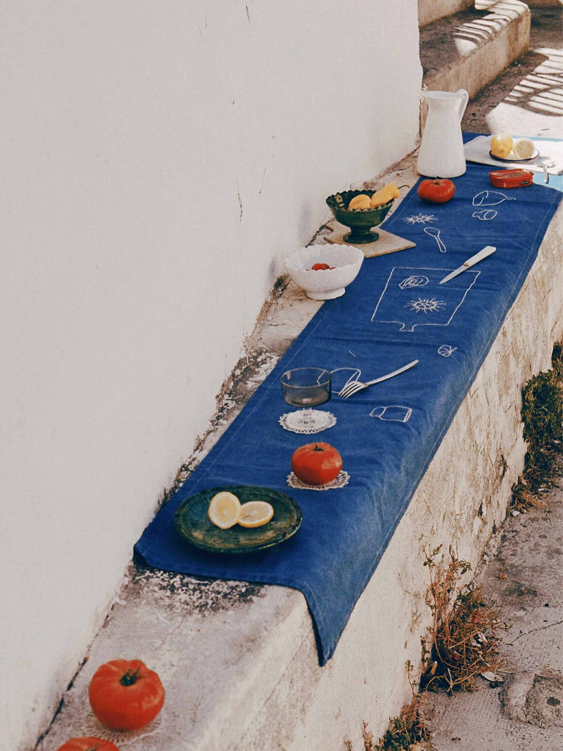 picnic-holding-oeuvres-sensibles