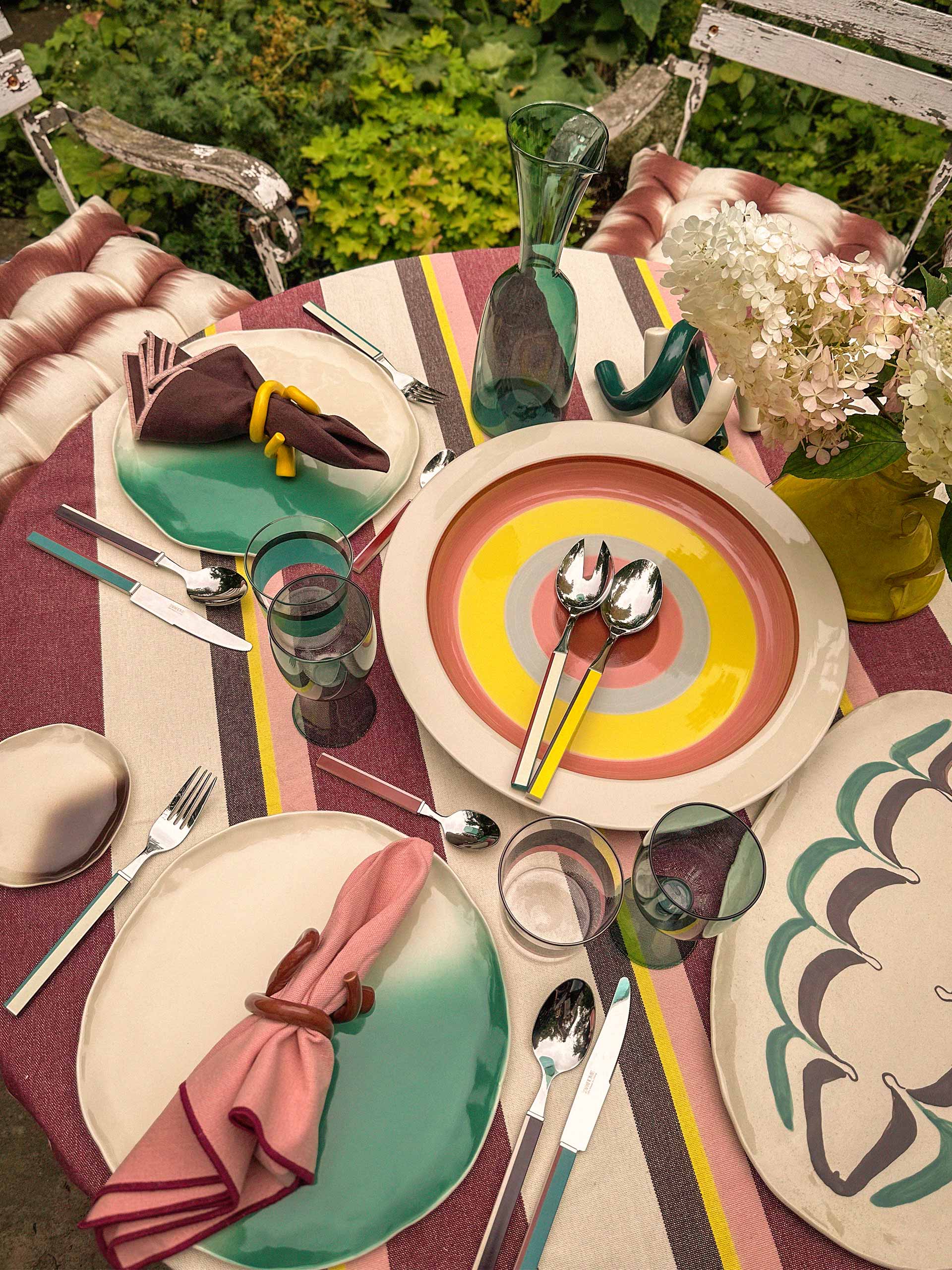 late-summer-table-holding-1