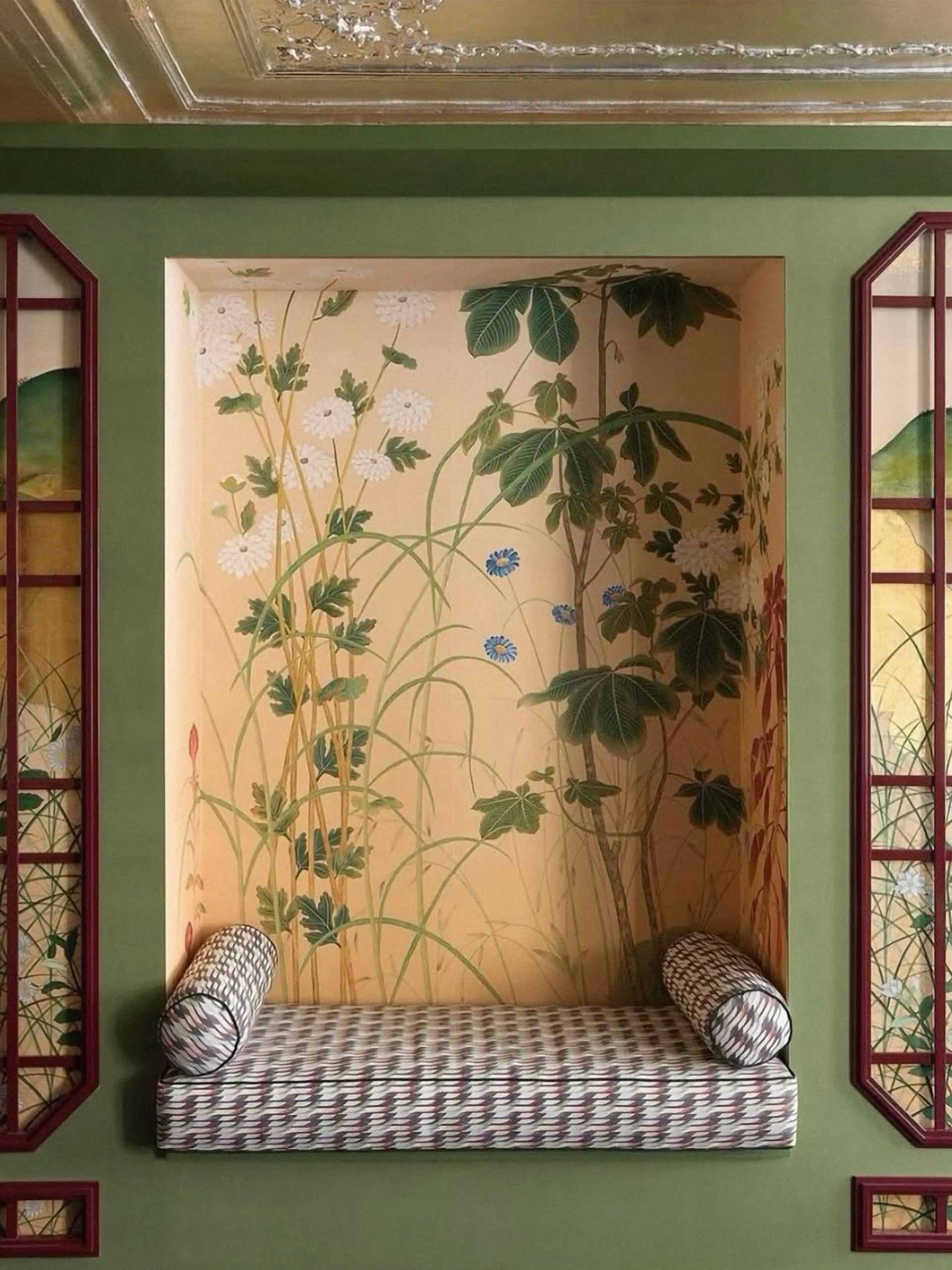 MAIN prettyinprint-holding-degournay