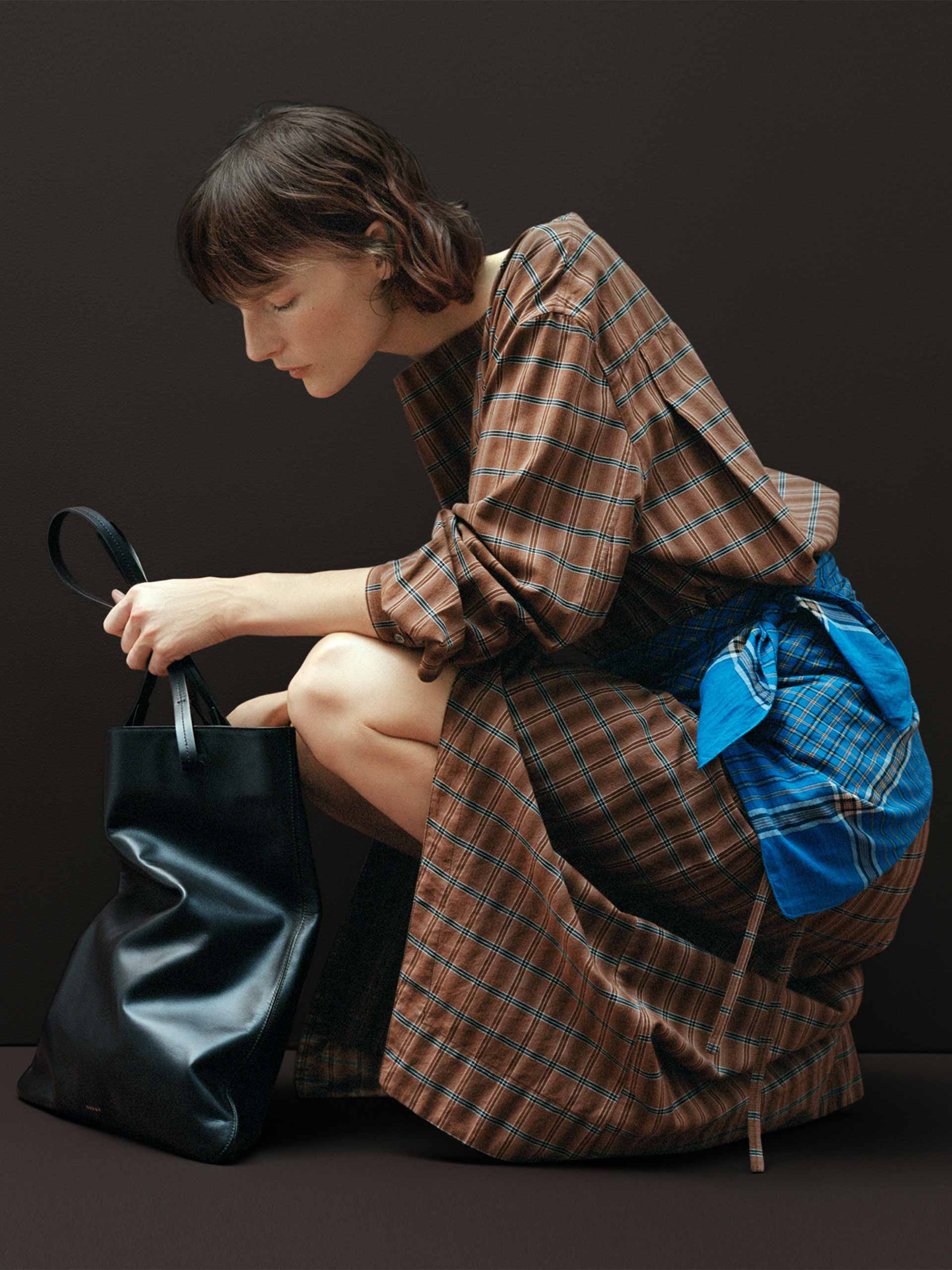 dresses-350-holding-soeur