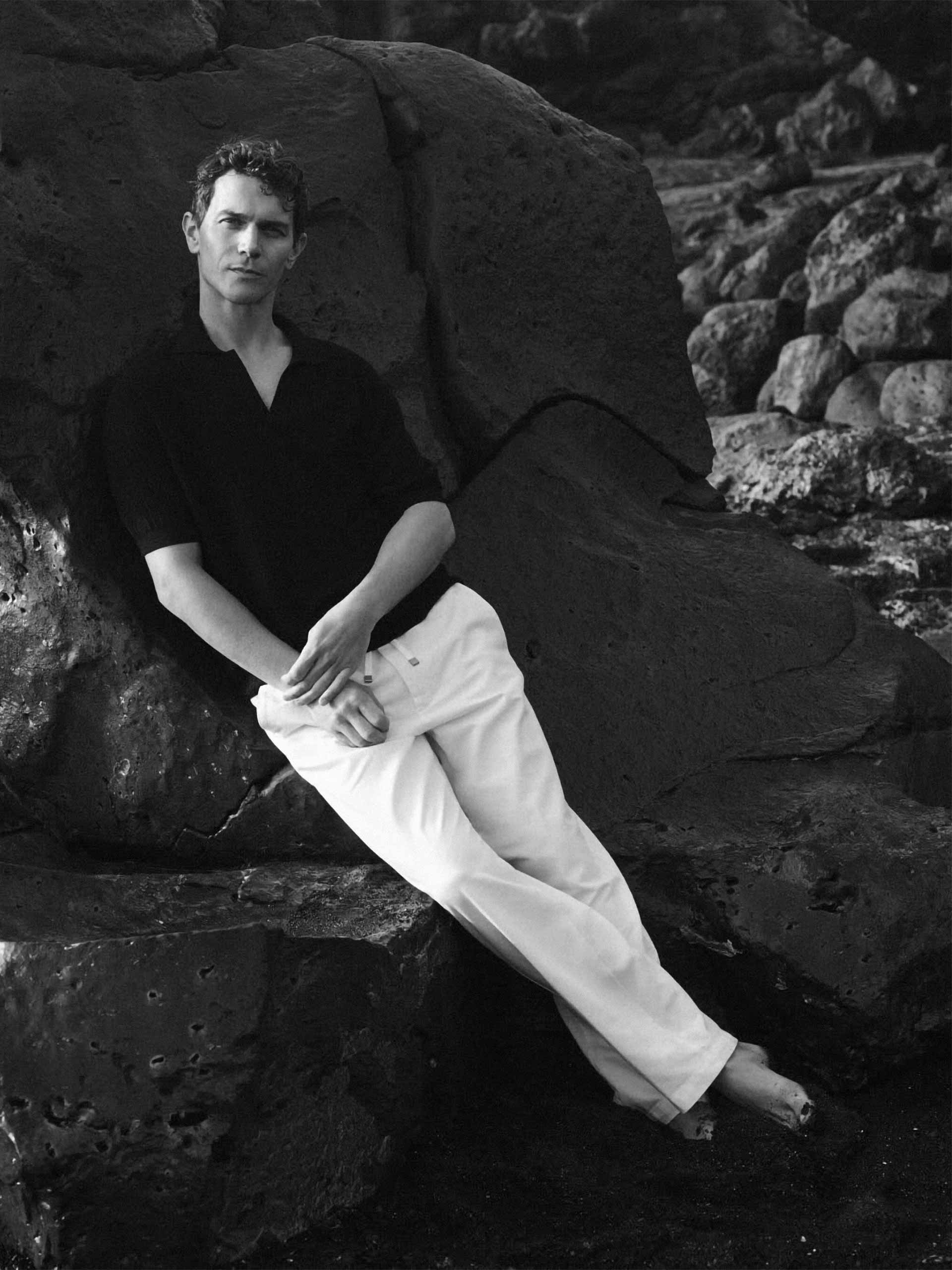 mens-holding-massimo-dutti